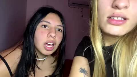 Snapshot of melatina chatting on May 28, 2:42 am Valentina y Melissa online show from May 28, 2:42 am