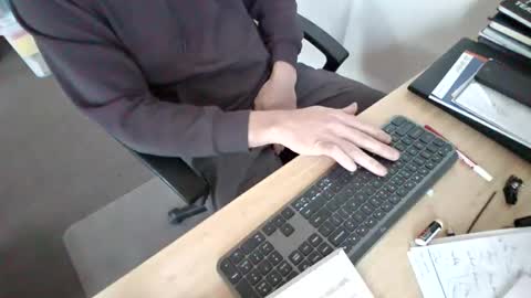 melbguy_075 online show from January 11, 10:37 pm