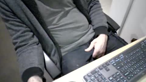 Snapshot of melbguy_075 chatting on August 2, 10:25 am melbguy_075 online show from August 2, 10:25 am