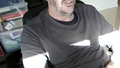 Snapshot of melbguy_075 chatting on August 7, 12:34 am melbguy_075 online show from August 7, 12:34 am