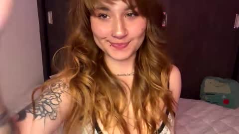 Snapshot of meleena_fox chatting on May 25, 3:29 pm Im Meleena online show from May 25, 3:29 pm