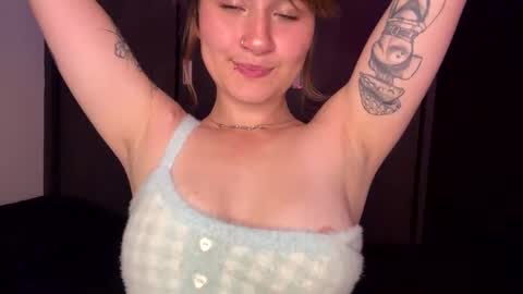 Snapshot of meleena_fox chatting on May 28, 9:34 pm Im Meleena online show from May 28, 9:34 pm