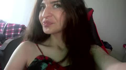 Snapshot of melena_caramel chatting on June 1, 3:08 am melena_caramel online show from June 1, 3:08 am