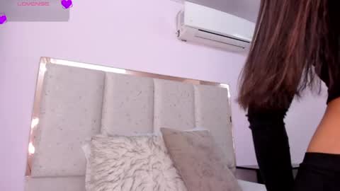 Snapshot of meli_mell chatting on April 25, 1:25 pm Meli online show from April 25, 1:25 pm