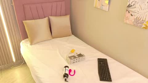 Snapshot of meli_peach chatting on April 23, 7:27 pm meli_peach online show from April 23, 7:27 pm