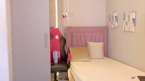 Snapshot of meli_peach chatting on April 27, 7:34 pm meli_peach online show from April 27, 7:34 pm