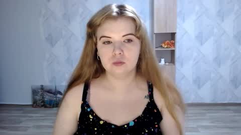 Snapshot of melina_beauty chatting on October 21, 8:59 am Melina online show from October 21, 8:59 am