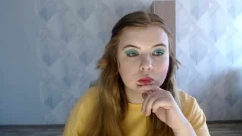 Snapshot of melina_beauty chatting on May 5, 6:43 am Melina online show from May 5, 6:43 am