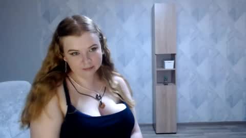 Snapshot of melina_beauty chatting on May 19, 8:26 pm Melina online show from May 19, 8:26 pm