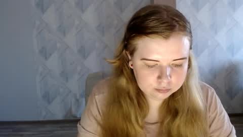 Snapshot of melina_beauty chatting on May 30, 1:35 am Melina online show from May 30, 1:35 am