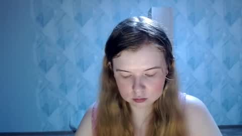 Snapshot of melina_beauty chatting on May 30, 10:29 pm Melina online show from May 30, 10:29 pm