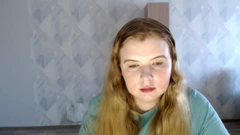Snapshot of melina_beauty chatting on June 4, 1:55 am Melina online show from June 4, 1:55 am