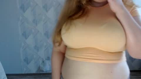 Snapshot of melina_beauty chatting on June 8, 4:46 am Melina online show from June 8, 4:46 am