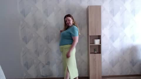 Snapshot of melina_beauty chatting on June 15, 8:16 am Melina online show from June 15, 8:16 am