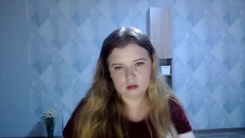 Snapshot of melina_beauty chatting on June 19, 11:41 pm Melina online show from June 19, 11:41 pm