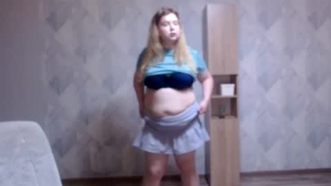 Snapshot of melina_beauty chatting on June 24, 12:20 am Melina online show from June 24, 12:20 am