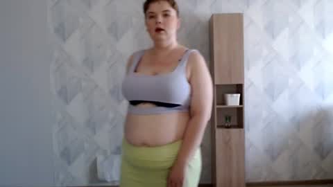 Snapshot of melina_beauty chatting on July 10, 5:23 am Melina online show from July 10, 5:23 am