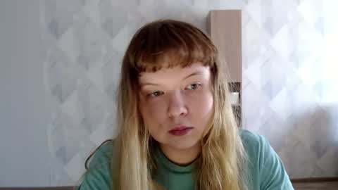 Snapshot of melina_beauty chatting on July 15, 8:41 am Melina online show from July 15, 8:41 am