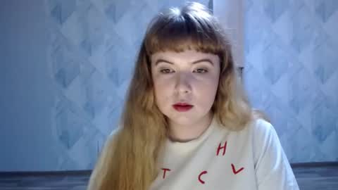 Snapshot of melina_beauty chatting on July 22, 1:30 am Melina online show from July 22, 1:30 am