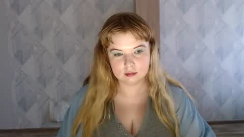 Snapshot of melina_beauty chatting on August 3, 1:48 am Melina online show from August 3, 1:48 am