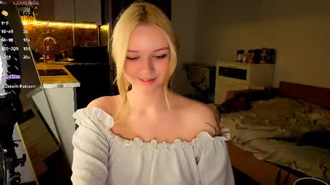 Mel or Lissa 3 Welcome here online show from July 31, 8:30 pm