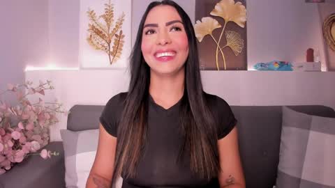 Snapshot of melissa__saenz_ chatting on April 25, 4:15 am M E L I S S A online show from April 25, 4:15 am