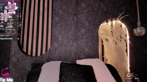 Snapshot of melissa__saenz_ chatting on May 6, 3:46 am M E L I S S A online show from May 6, 3:46 am