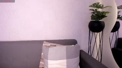 Snapshot of melissa__saenz_ chatting on June 24, 3:05 am M E L I S S A online show from June 24, 3:05 am