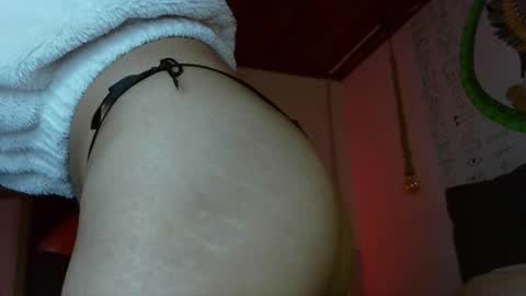 Snapshot of melissa_dolce chatting on April 21, 2:51 am michell online show from April 21, 2:51 am