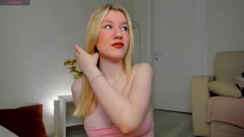 Snapshot of melissa_moooree chatting on February 24, 1:25 am melissa_moooree online show from February 24, 1:25 am