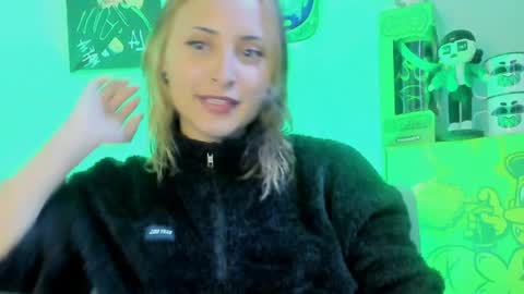 Snapshot of melissa_noir chatting on May 6, 6:13 pm melissa_noir online show from May 6, 6:13 pm