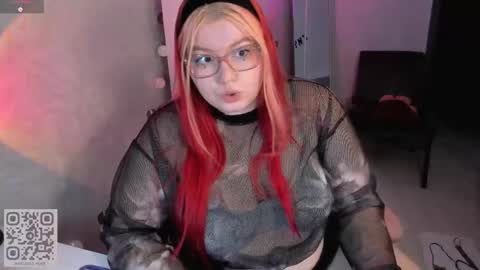 Snapshot of melissa_purr chatting on May 11, 2:45 pm melissa_purr online show from May 11, 2:45 pm