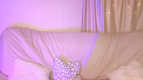 Snapshot of melissachaarm_ chatting on May 14, 5:25 am Melissa online show from May 14, 5:25 am