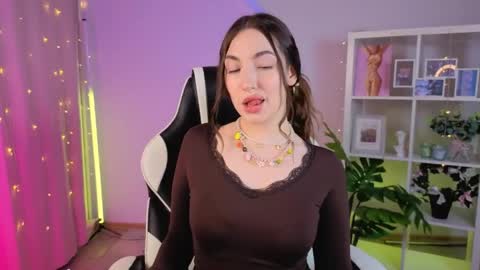 Snapshot of melissachaarm_ chatting on May 24, 9:14 am Melissa online show from May 24, 9:14 am