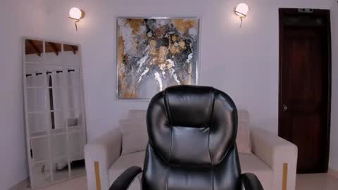 Snapshot of melissamoore_ chatting on April 19, 10:14 am Call me Meli online show from April 19, 10:14 am