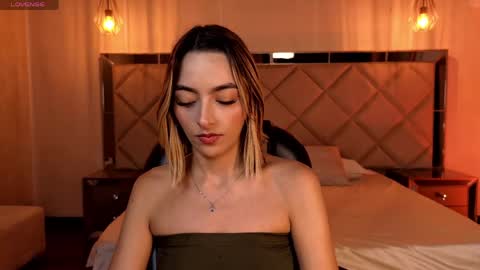 Snapshot of melissamoore_ chatting on May 7, 9:14 am Call me Meli online show from May 7, 9:14 am