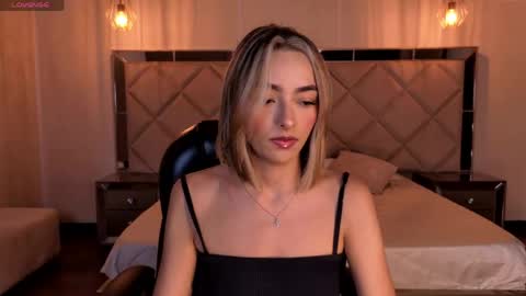 Snapshot of melissamoore_ chatting on May 8, 9:25 am Call me Meli online show from May 8, 9:25 am