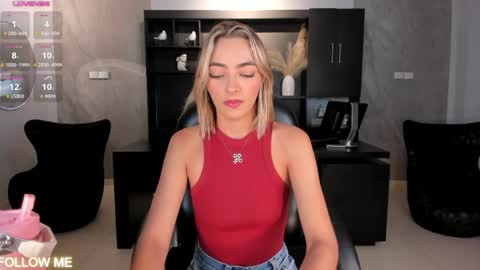 Snapshot of melissamoore_ chatting on May 12, 10:01 am Call me Meli online show from May 12, 10:01 am