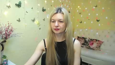 Snapshot of melissatylerbb chatting on April 25, 6:27 am Melissa online show from April 25, 6:27 am