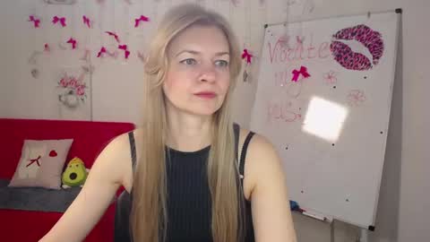 Snapshot of melissatylerbb chatting on May 3, 5:13 am Melissa online show from May 3, 5:13 am