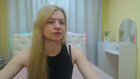 Snapshot of melissatylerbb chatting on May 20, 5:24 am Melissa online show from May 20, 5:24 am