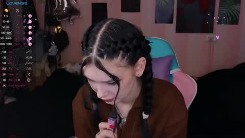 Snapshot of mella_freya chatting on February 6, 10:32 pm Freya  IM NONUDE online show from February 6, 10:32 pm