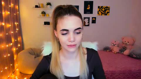 Snapshot of mellifluoustess chatting on February 2, 11:11 pm Tessa online show from February 2, 11:11 pm