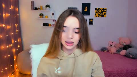 Snapshot of mellifluoustess chatting on February 6, 9:49 pm Tessa online show from February 6, 9:49 pm