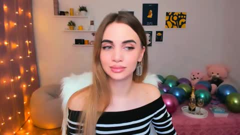 Snapshot of mellifluoustess chatting on February 9, 10:32 pm Tessa online show from February 9, 10:32 pm