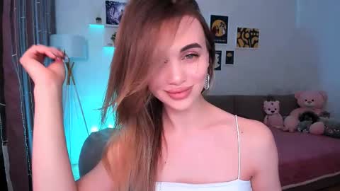 Snapshot of mellifluoustess chatting on March 9, 10:52 pm Tessa online show from March 9, 10:52 pm