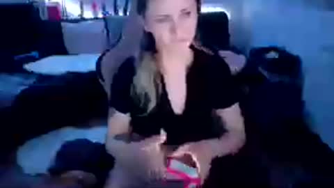 Snapshot of melly4you chatting on July 1, 9:25 pm melly4you online show from July 1, 9:25 pm