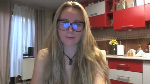 Melly online show from October 15, 7:08 am