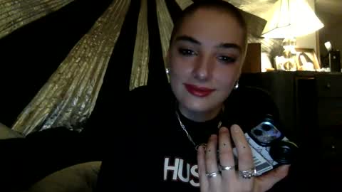 Snapshot of melodicknowledge chatting on December 4, 2:42 am Majesty 3 online show from December 4, 2:42 am