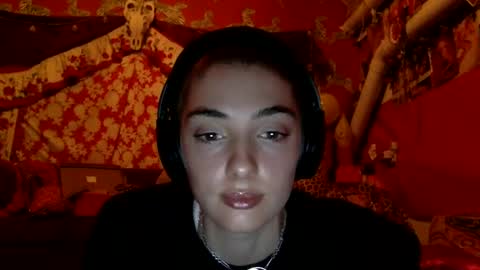 Snapshot of melodicknowledge chatting on January 4, 5:05 am Majesty 3 online show from January 4, 5:05 am